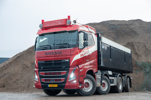 Volvo FH16-750 8x4WS 17